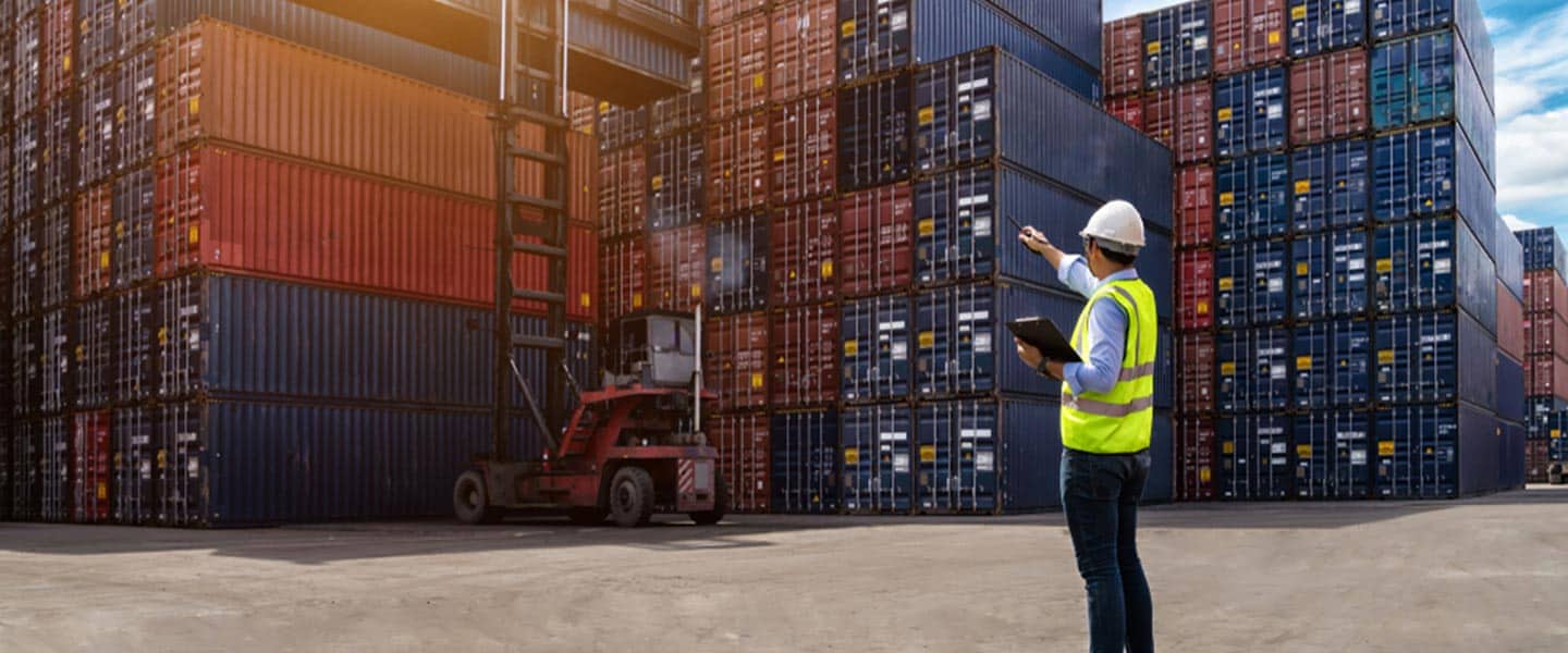 Understand the risks of import/export trades and how to manage them